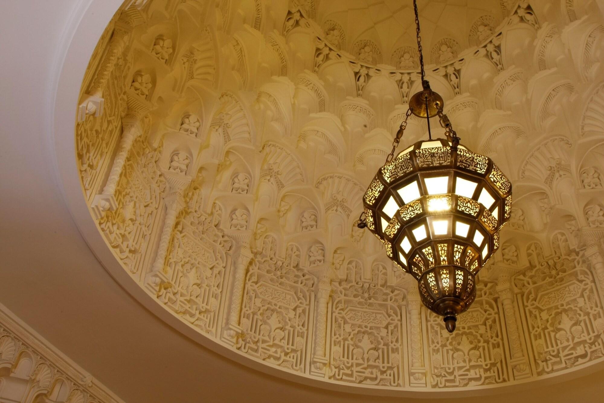 马拉喀什 里亚德克尼莎摩洛哥传统庭院酒店 外观 照片 Ceiling of the main hall