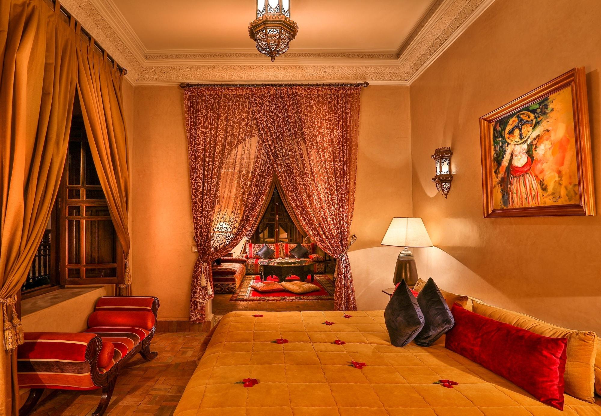 马拉喀什 里亚德克尼莎摩洛哥传统庭院酒店 外观 照片 The interior of the hotel