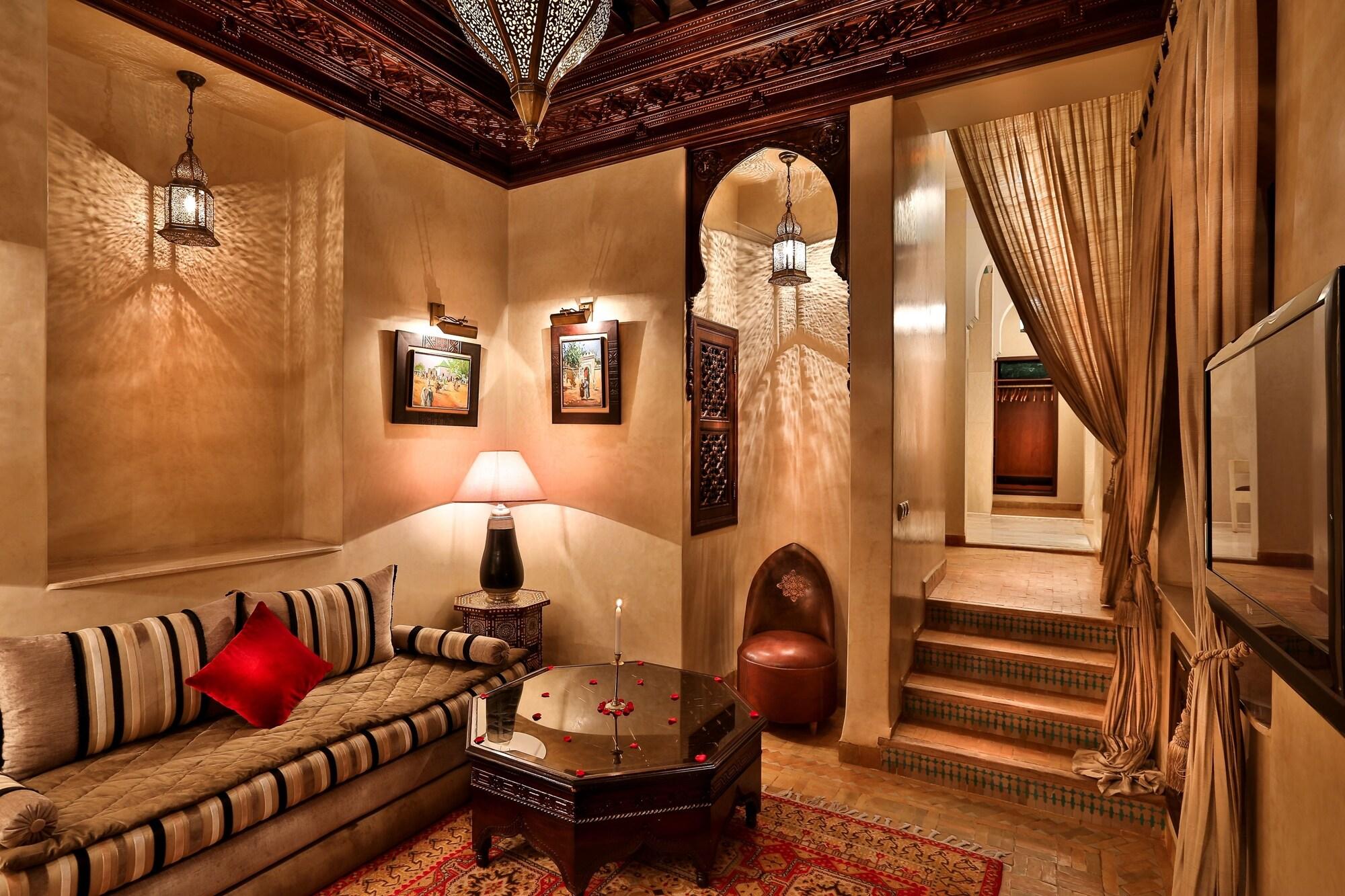 马拉喀什 里亚德克尼莎摩洛哥传统庭院酒店 外观 照片 Interior of a Moroccan house