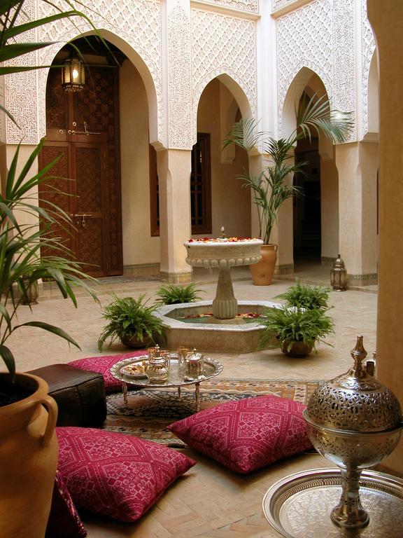 马拉喀什 里亚德克尼莎摩洛哥传统庭院酒店 外观 照片 A fountain in a Moroccan riad