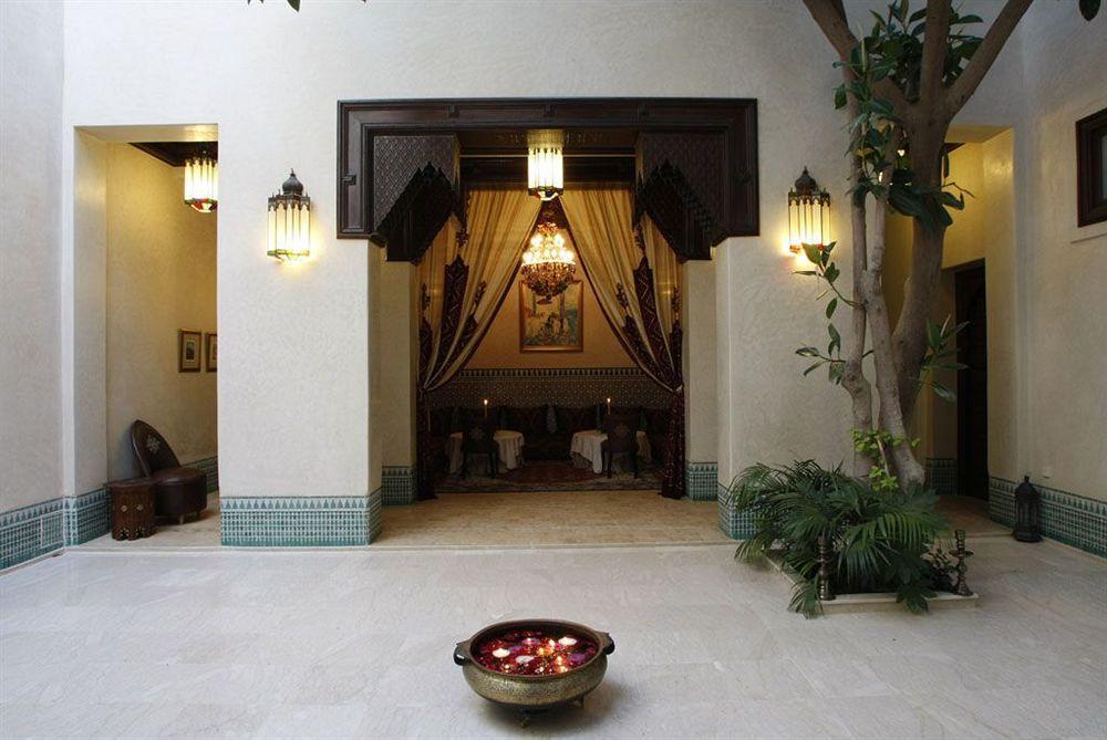 马拉喀什 里亚德克尼莎摩洛哥传统庭院酒店 外观 照片 The interior of the hotel