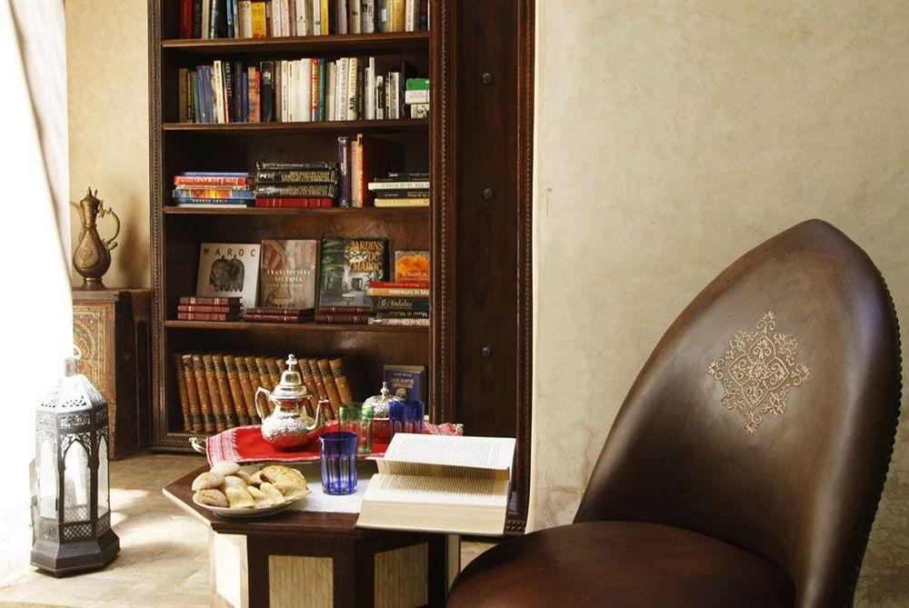 马拉喀什 里亚德克尼莎摩洛哥传统庭院酒店 外观 照片 Library at the hotel