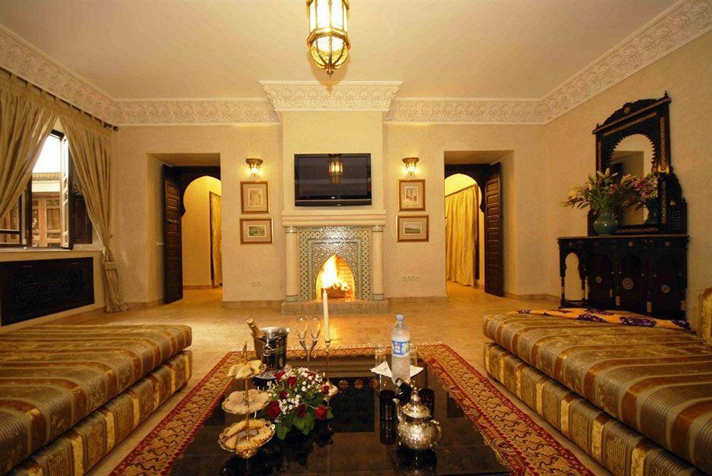 马拉喀什 里亚德克尼莎摩洛哥传统庭院酒店 外观 照片 The interior of the hotel