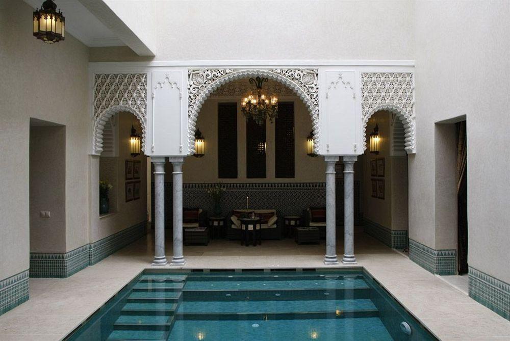 马拉喀什 里亚德克尼莎摩洛哥传统庭院酒店 外观 照片 The swimming pool at the hotel