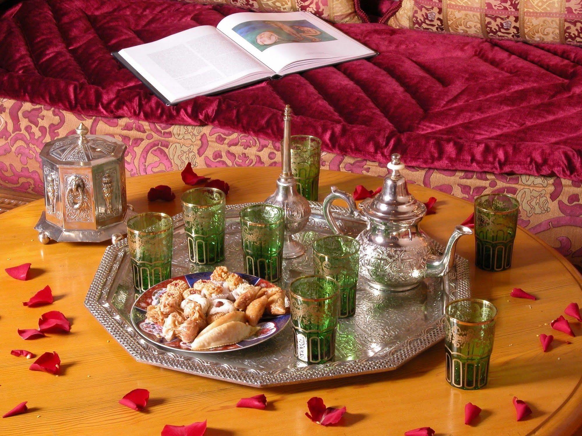 马拉喀什 里亚德克尼莎摩洛哥传统庭院酒店 外观 照片 Moroccan mint tea