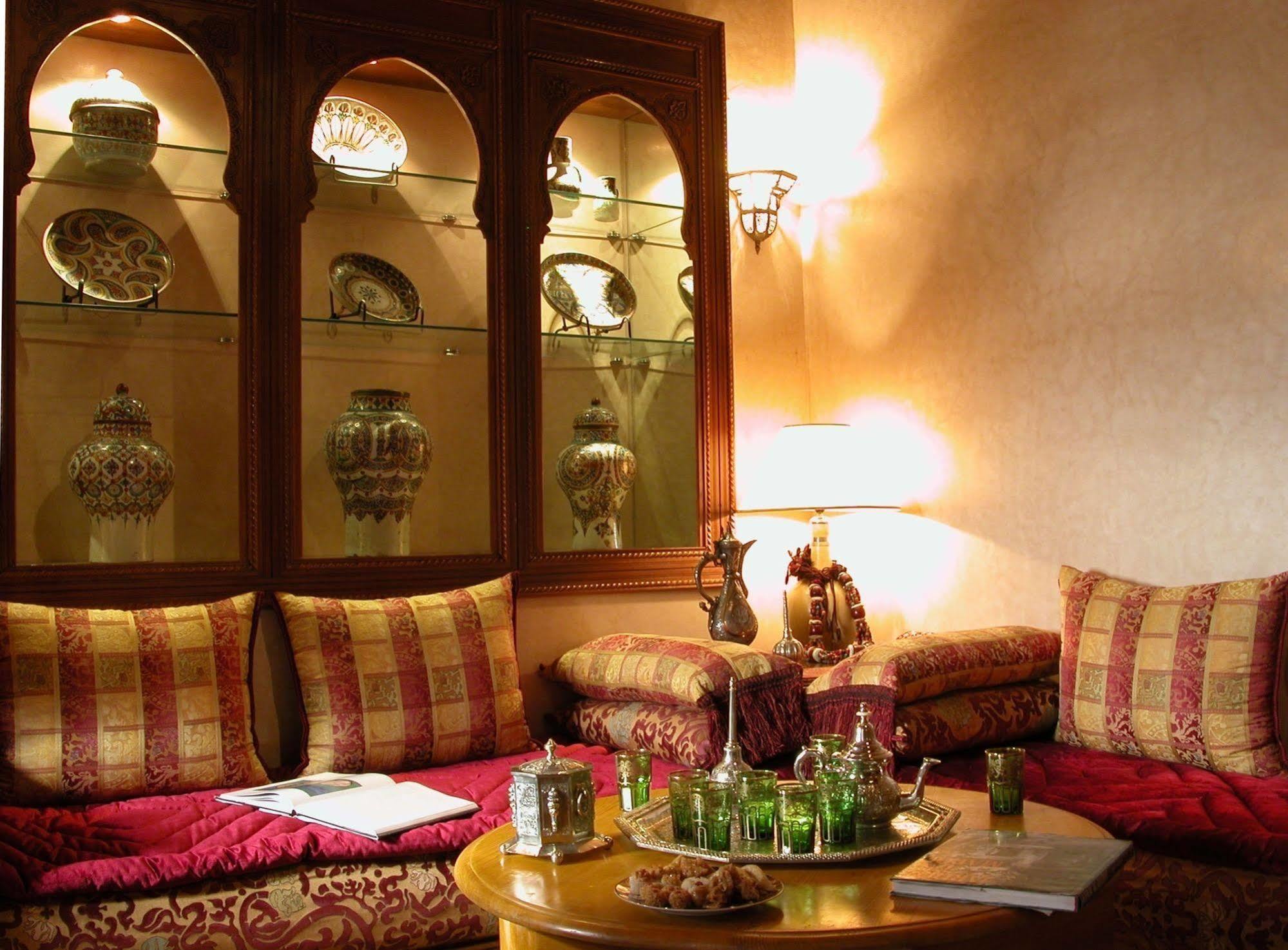 马拉喀什 里亚德克尼莎摩洛哥传统庭院酒店 外观 照片 A Moroccan interior