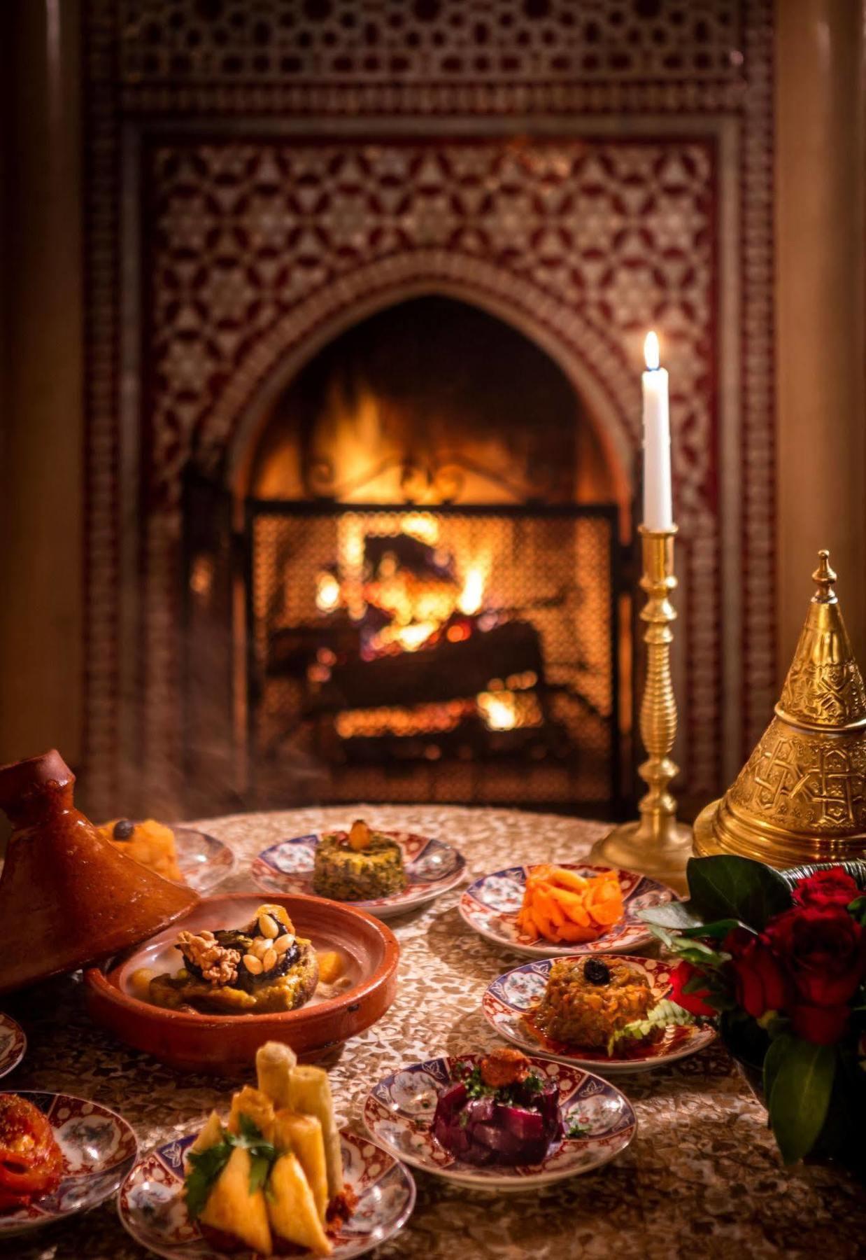 马拉喀什 里亚德克尼莎摩洛哥传统庭院酒店 外观 照片 A fireplace in a Moroccan riad
