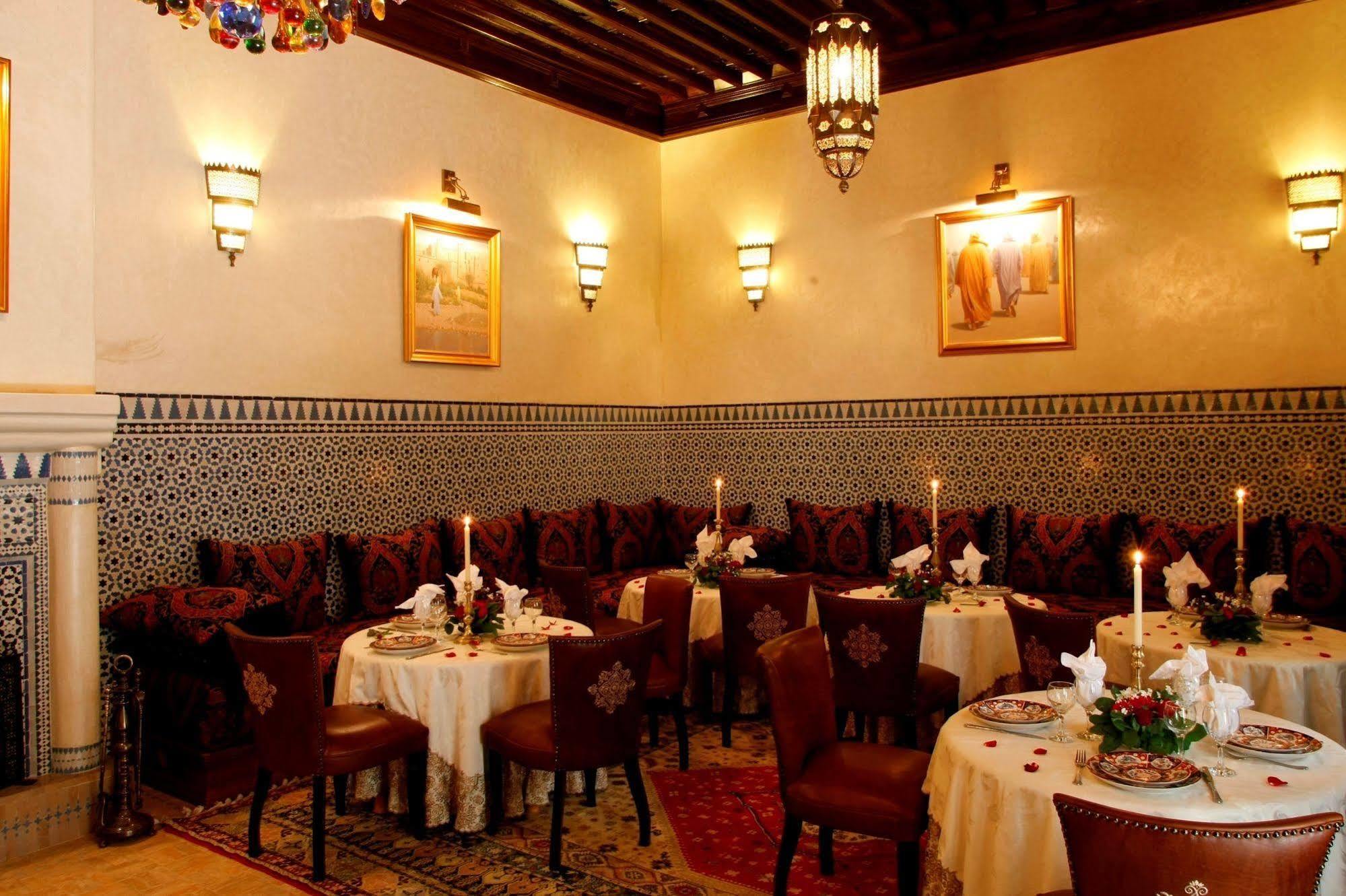 马拉喀什 里亚德克尼莎摩洛哥传统庭院酒店 外观 照片 Restaurant in Marrakech
