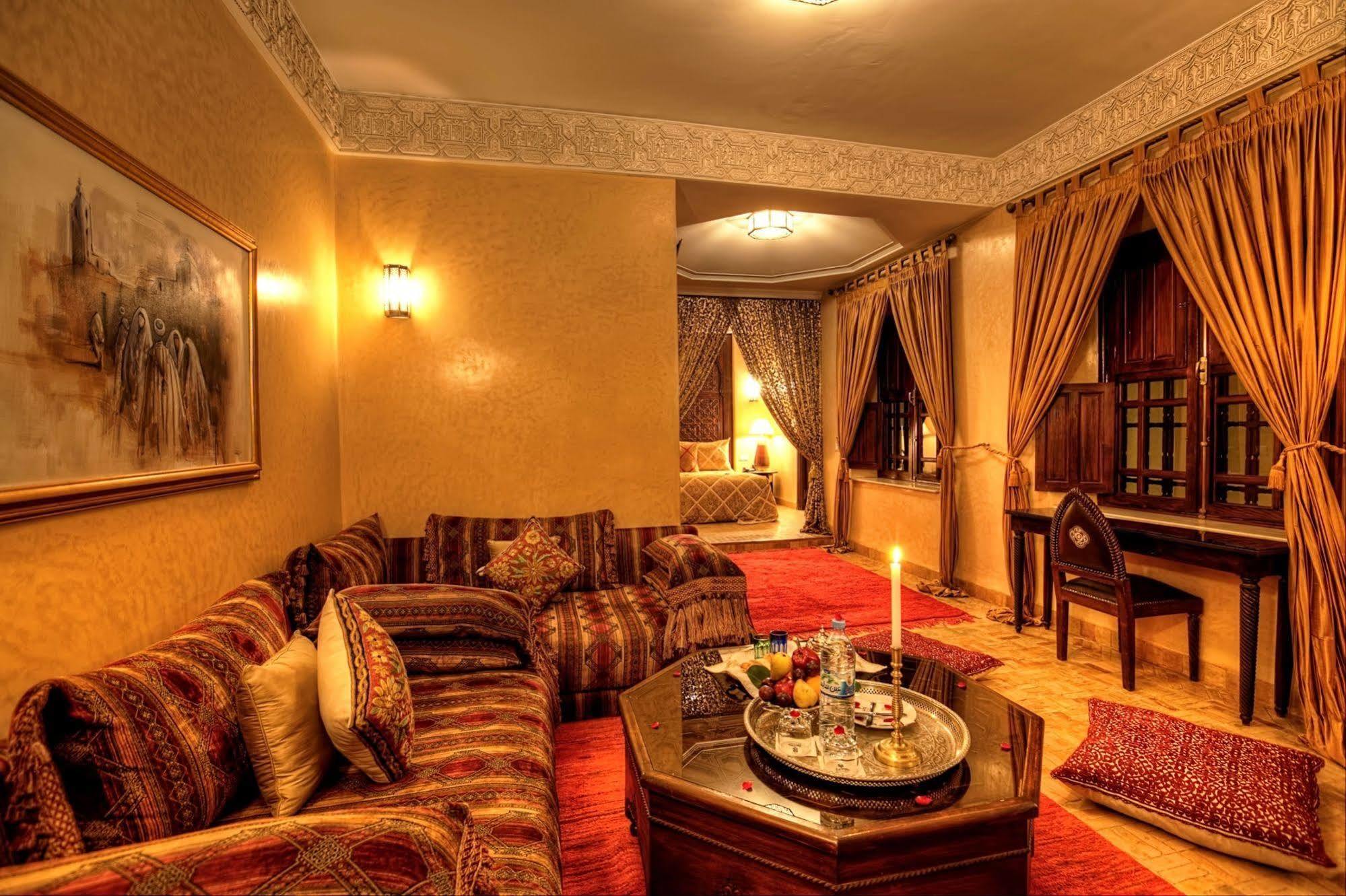 马拉喀什 里亚德克尼莎摩洛哥传统庭院酒店 外观 照片 A suite at the hotel