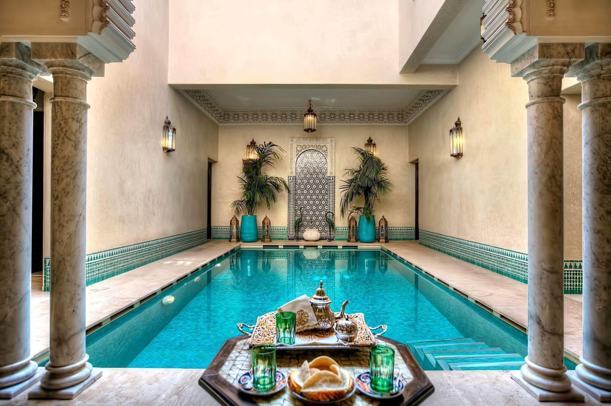 马拉喀什 里亚德克尼莎摩洛哥传统庭院酒店 游泳池 照片 The swimming pool at the hotel